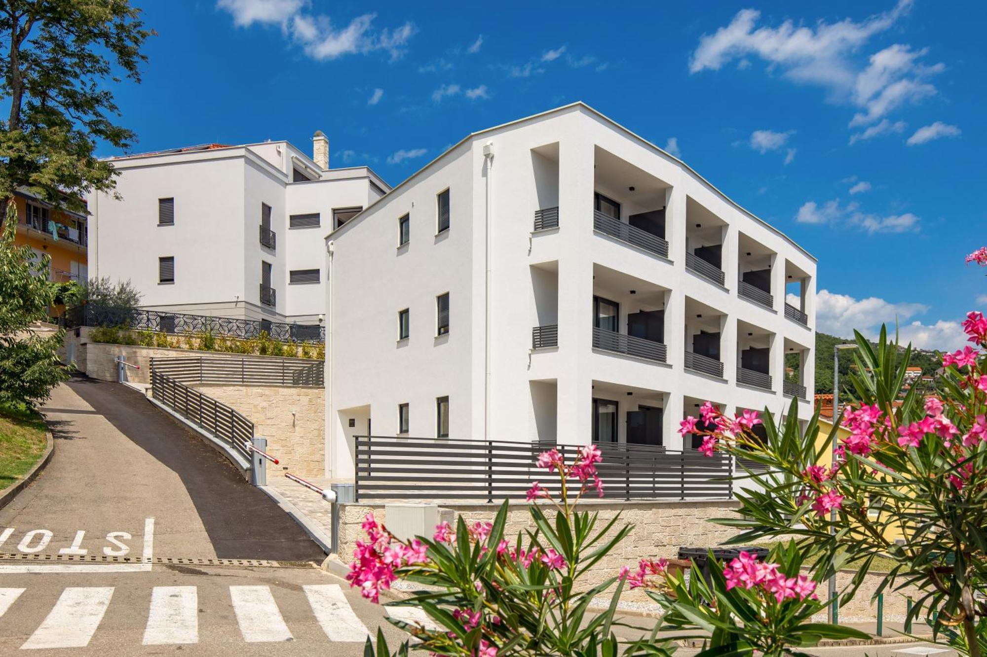Belinda Apartments With Balcony Opatija Exterior foto